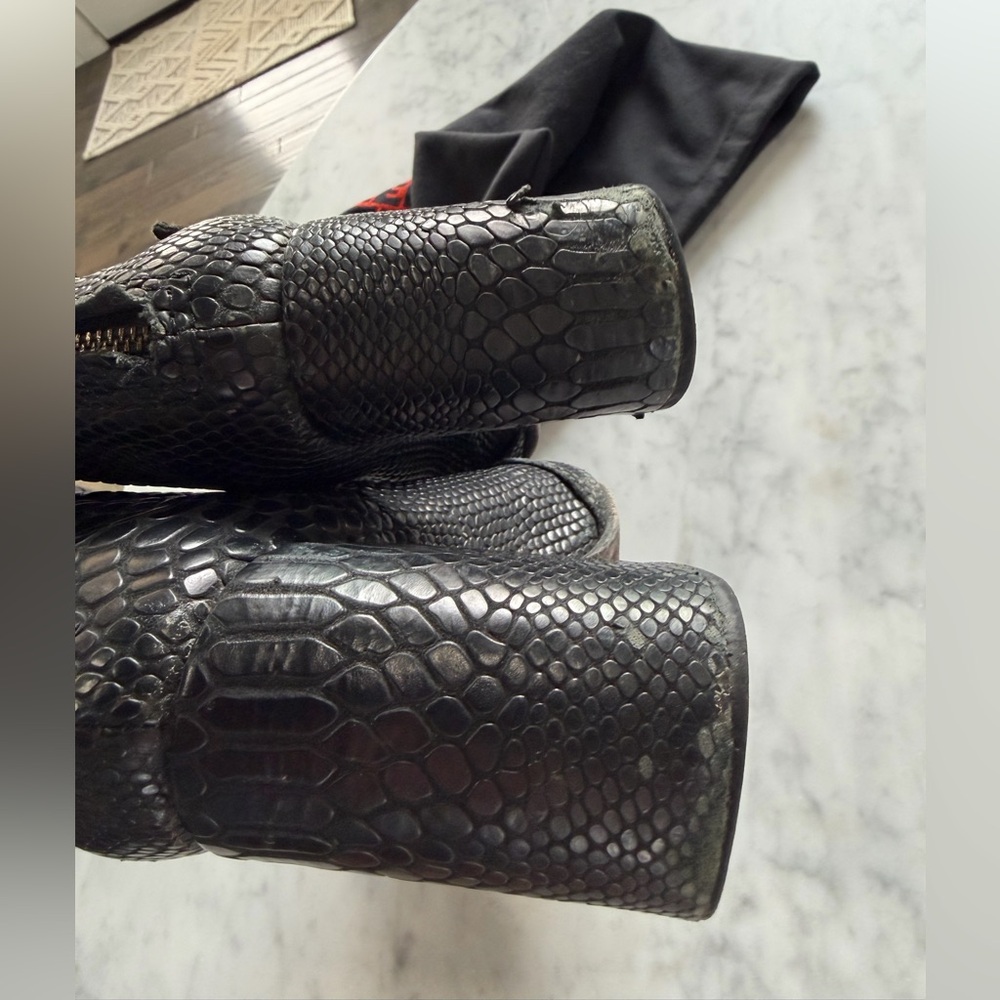 Freebird Joey Black Embossed Snakeskin Leather Booties Size 9 - Picture 10 of 10